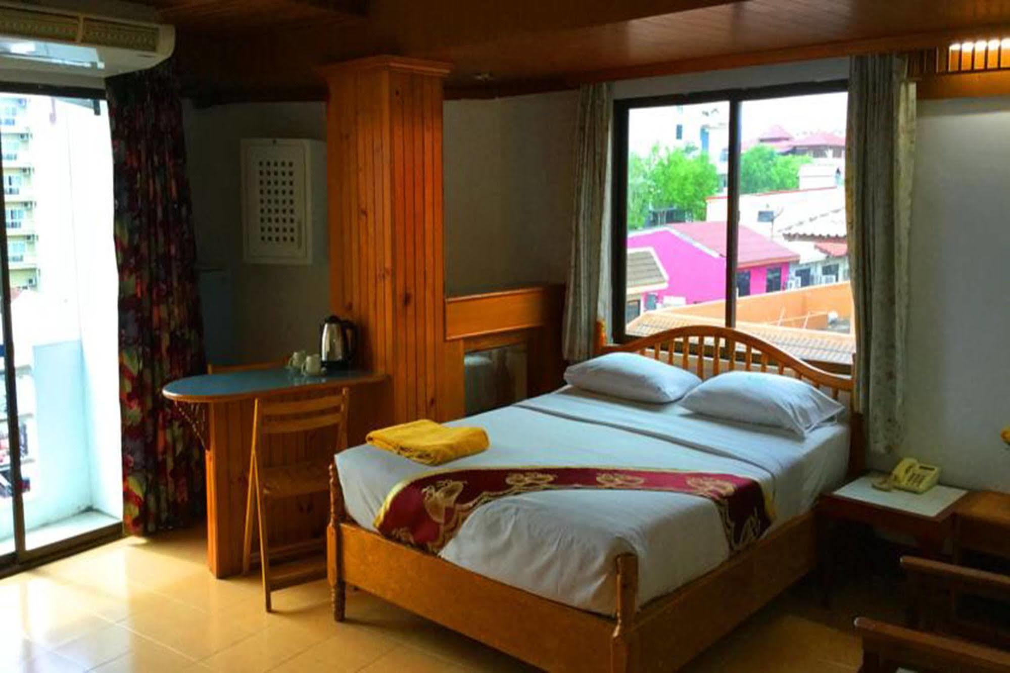 Hotel Bliss Mansion Pattaya Exterior foto